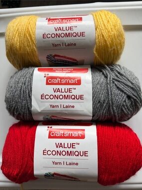 Craft smart yarn
Size:7 oz ea
Color: butter,gray,tomato
Lot of 3